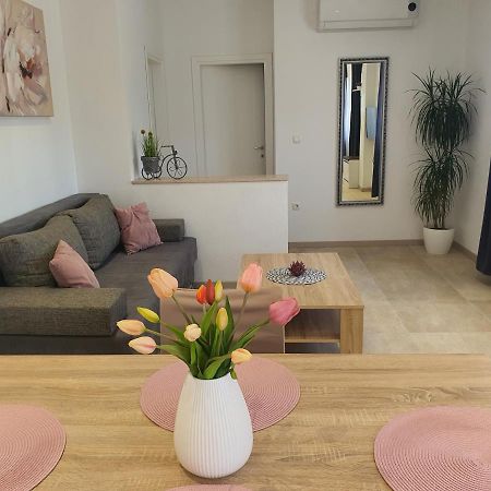 Apartment Rados Dugopolje Eksteriør billede