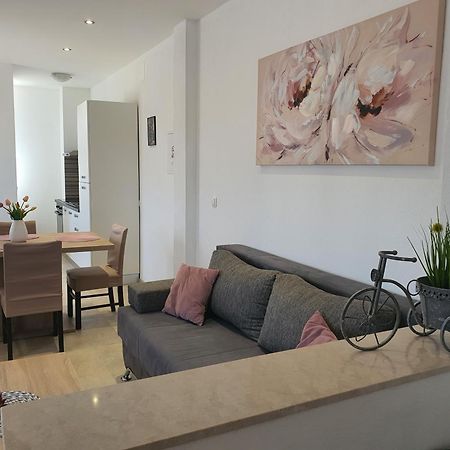 Apartment Rados Dugopolje Eksteriør billede