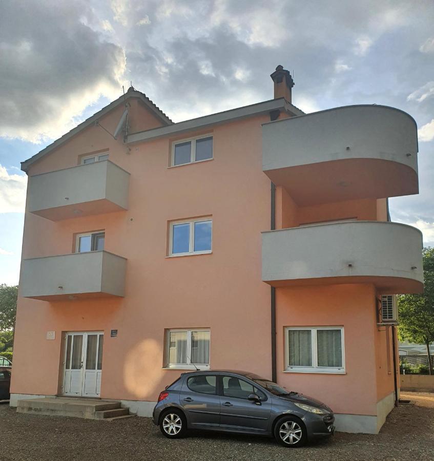 Apartment Rados Dugopolje Eksteriør billede