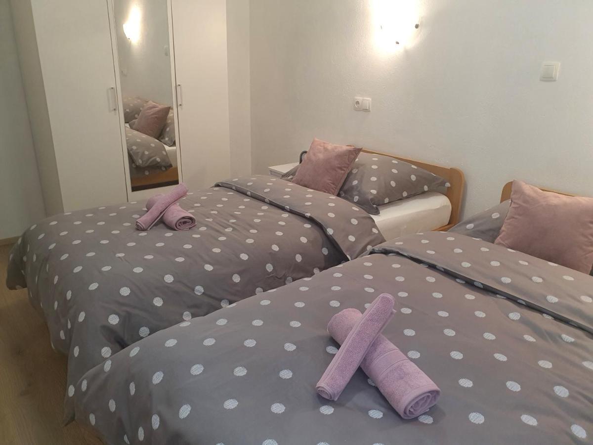 Apartment Rados Dugopolje Eksteriør billede
