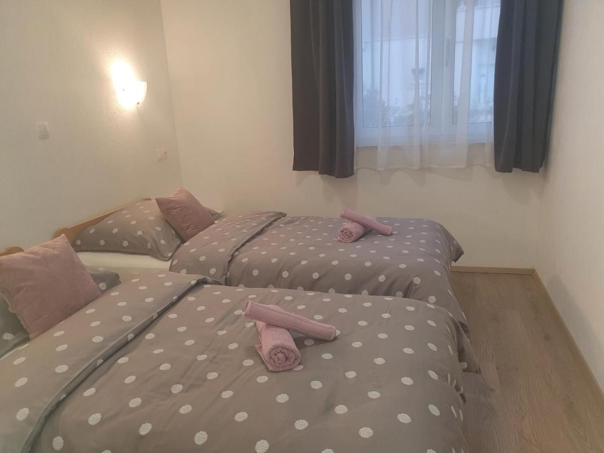 Apartment Rados Dugopolje Eksteriør billede