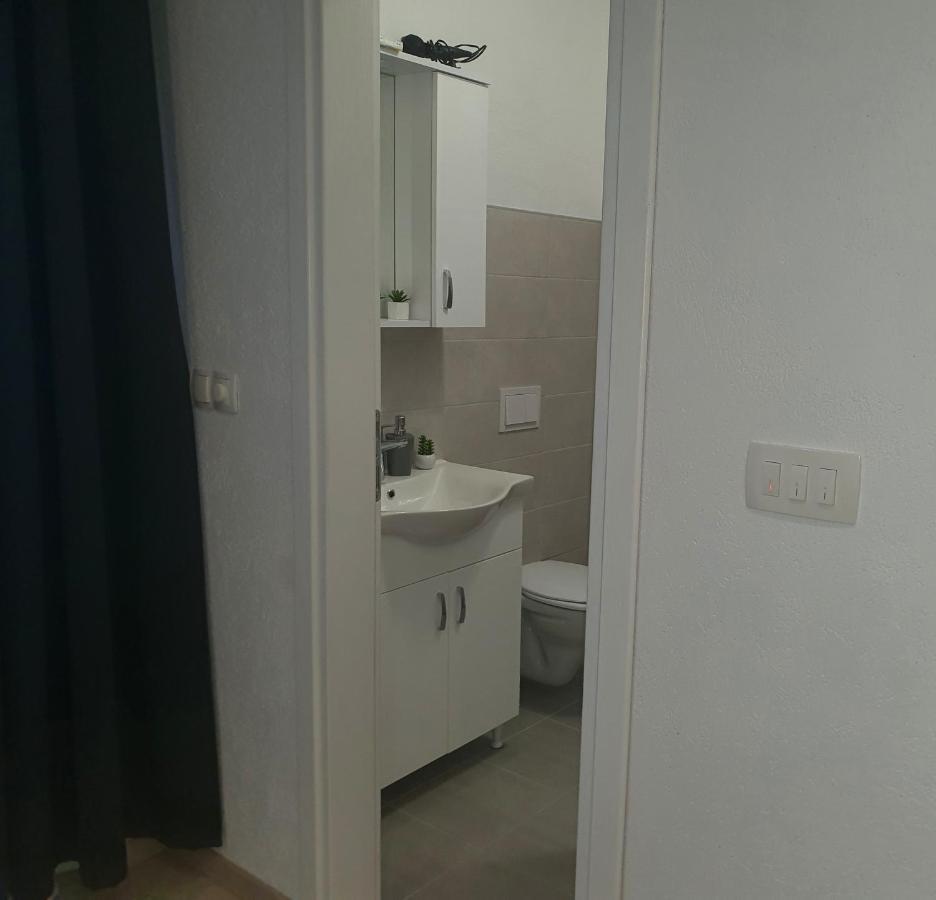 Apartment Rados Dugopolje Eksteriør billede
