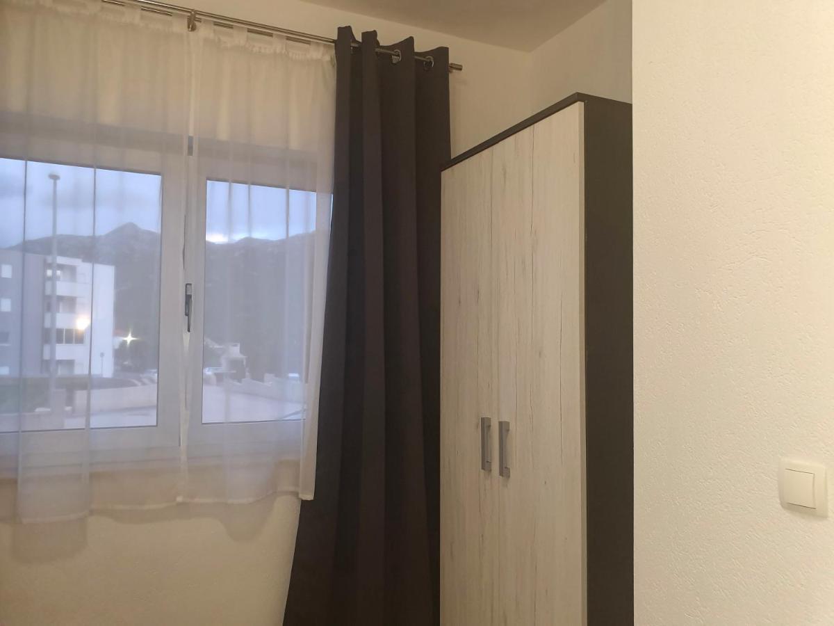Apartment Rados Dugopolje Eksteriør billede