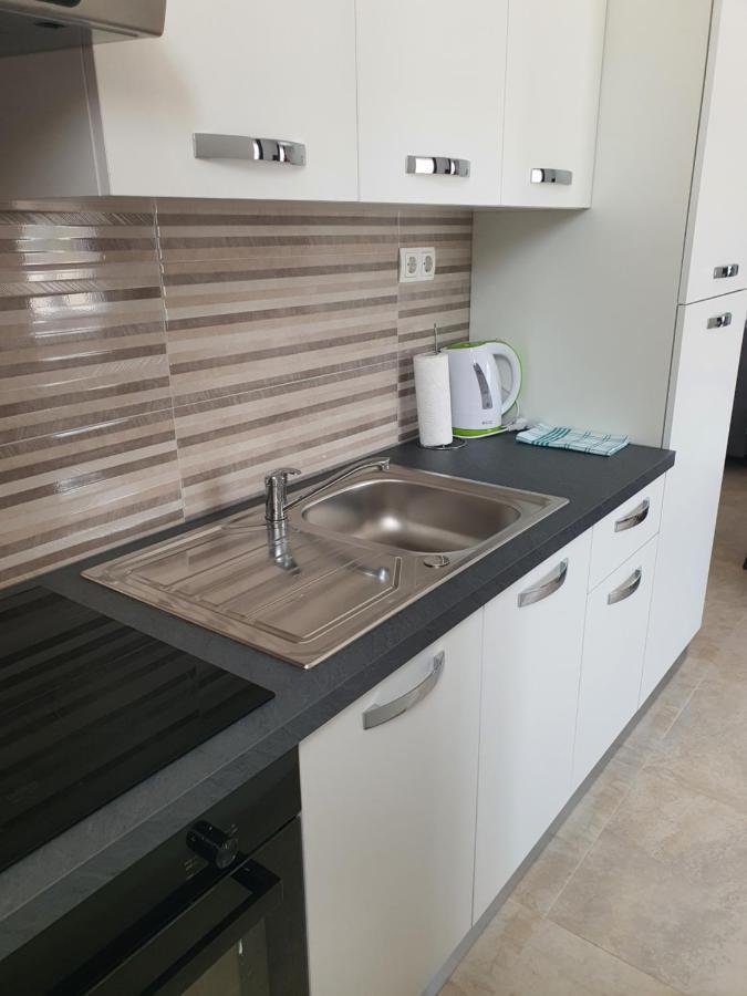 Apartment Rados Dugopolje Eksteriør billede