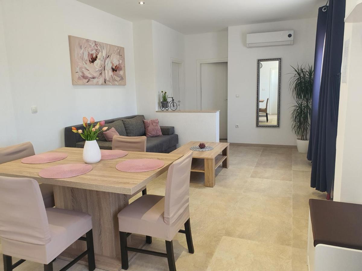 Apartment Rados Dugopolje Eksteriør billede