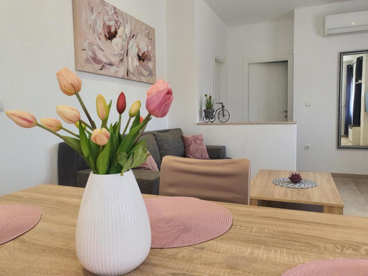 Apartment Rados Dugopolje Eksteriør billede