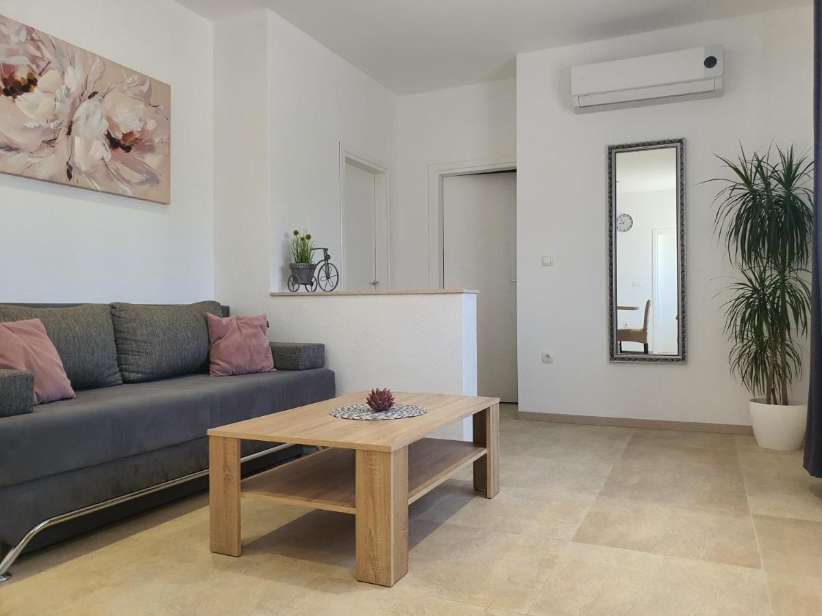 Apartment Rados Dugopolje Eksteriør billede